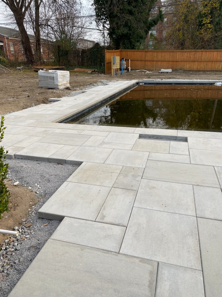 Techo-Bloc pool deck stone Para in Greyed Nickel to achieve the Hamptons Style Pool